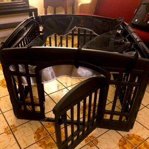 Play pen and play pen covering